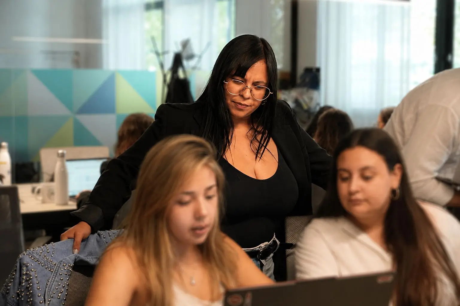 Mara — Head of Content en Growthing